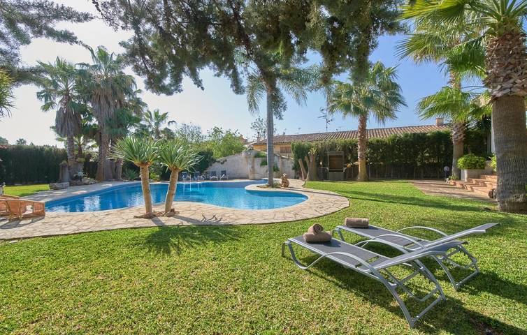 Cozy Apartment with Pool, Terrace, and WiFi near Inca Town in Inca, Majorca Center