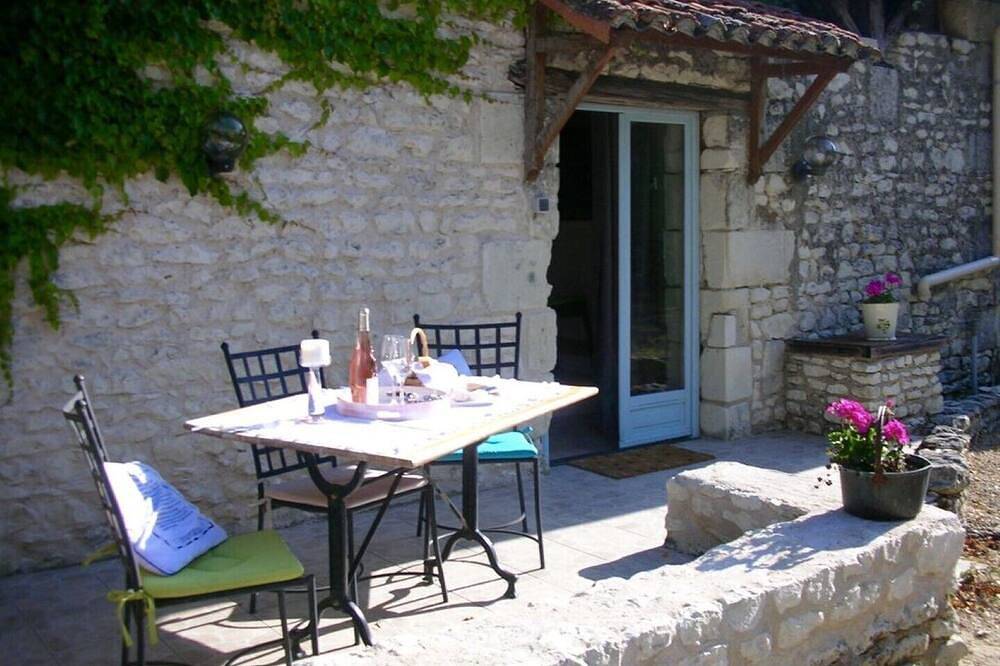 Gîte unique dans un endroit charmant in Sérigny, Vienne (France)