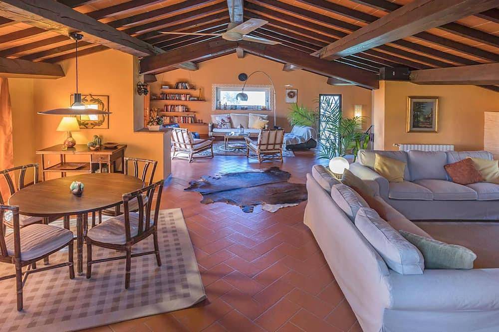 4 bedroom awesome home in Quiesa in Massarosa, Italienische Riviera