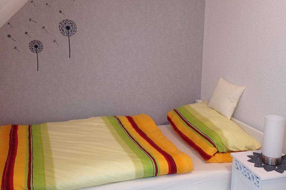 Ganze Wohnung, Gemütliche Ferienwohnung am Kanal im Herzen Ostfrieslands in Großefehn, Landkreis Aurich