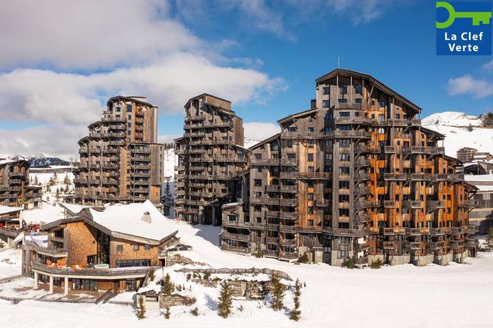 Appart’hôtel pour 8 personnes, avec Balcon et Jacuzzi ainsi que Bassin pour enfant et Piscine
