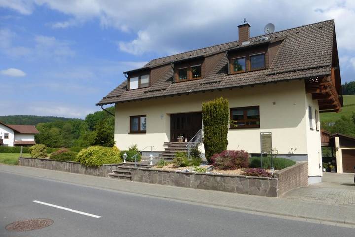 Ferienwohnung für 2 Personen, mit Terrasse und Ausblick in Mossautal