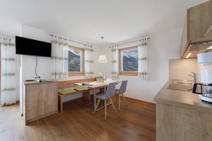 Entire apartment, Apartment 'Thymian' with Mountain View, Private Terrace and Wi-Fi in Verdins, Schenna