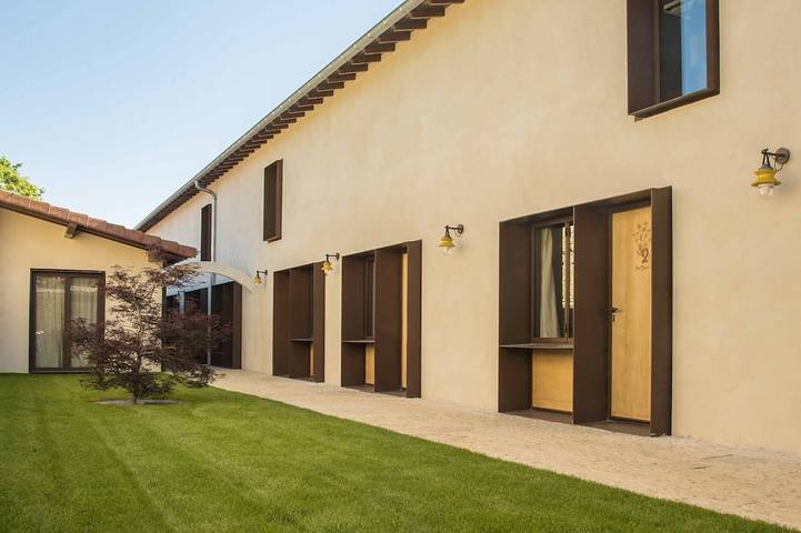 Location de vacances pour 28 personnes, avec jardin et terrasse à Saint-Cyr-au-Mont-d'Or - 4