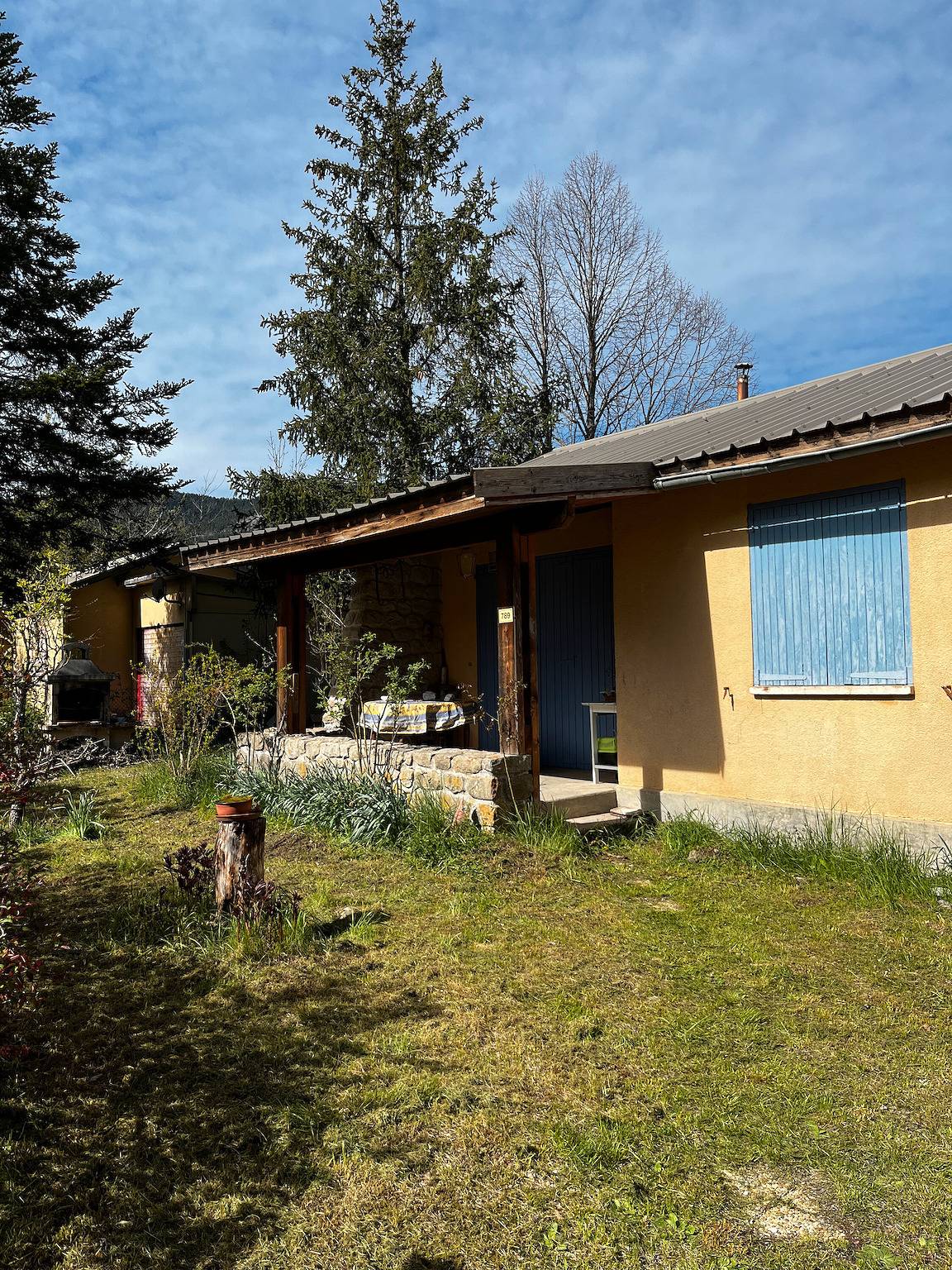 Maison de vacances 'Petit Chalet' avec vue sur montagne, terrasse privée et jardin privé in Thorame-Basse, Région Castellane