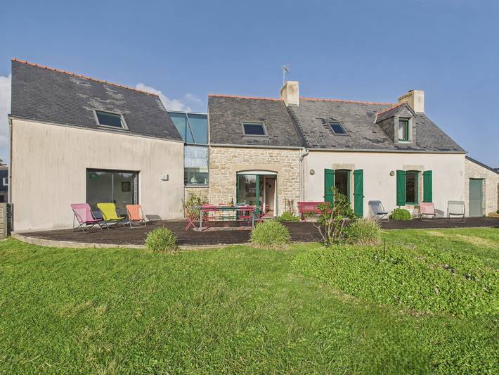 Location de vacances pour 8 personnes, avec terrasse et jardin dans Saint-Guénolé