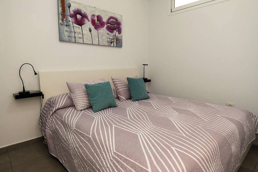 Entire apartment, Los Cristianos town centre, ocean facing penthouse, amazing views of harbour. in Los Cristianos, Arona