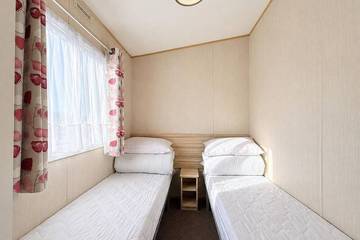 Static Caravan for 8 People in Leysdown, Kent, Photo 3