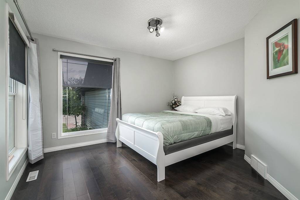 G@Home Quiet 5Br4Ba Retreat, Gateway to Banff & Cop & Hwy 1 in Calgary, Kanadische Rocky Mountains