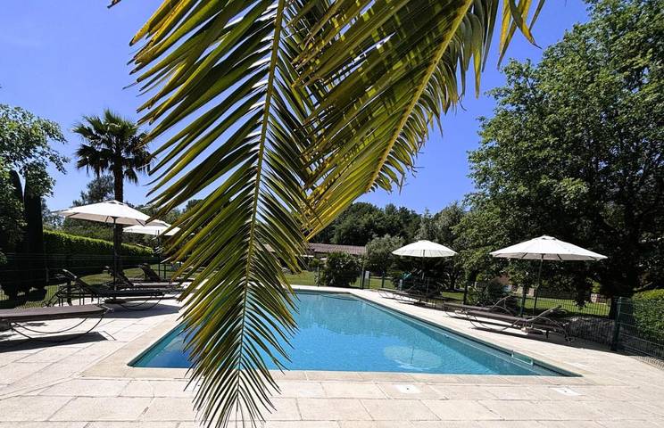 Aparthotel para 4 personas, con vistas además de piscina y jardín - 1