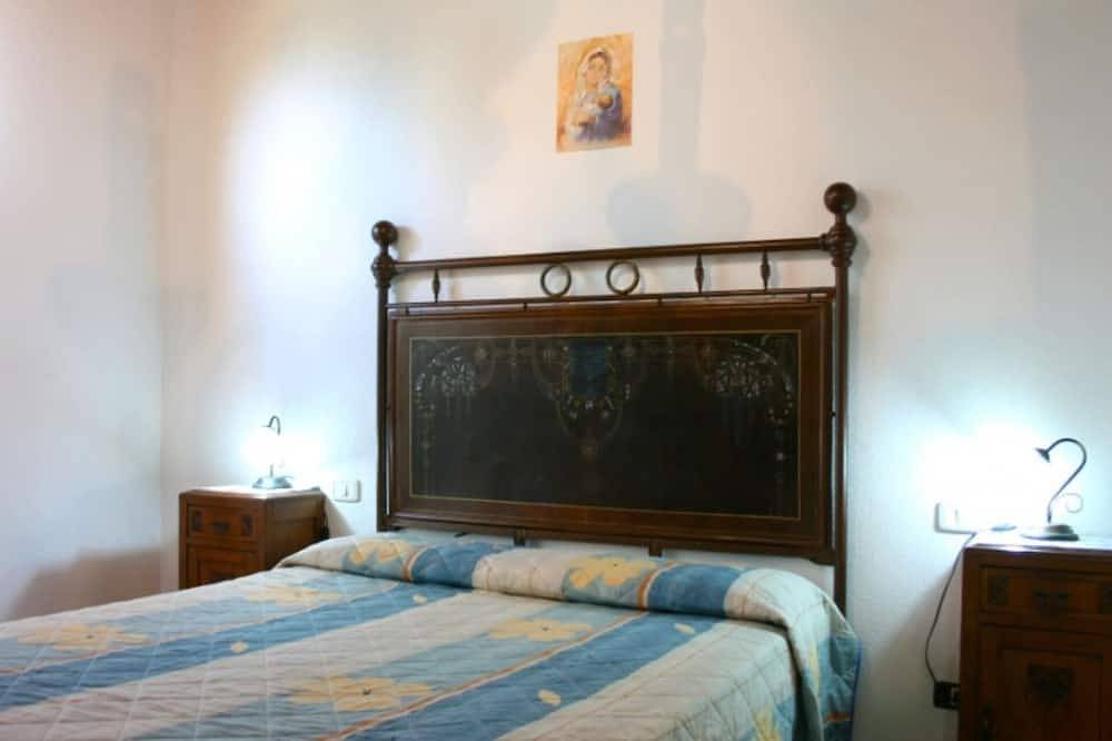 Beautiful Villa for 15. Panoramic sitting area. Pool, Tennis, table tennis, children playground, in Torrita di Siena, Siena Provinz
