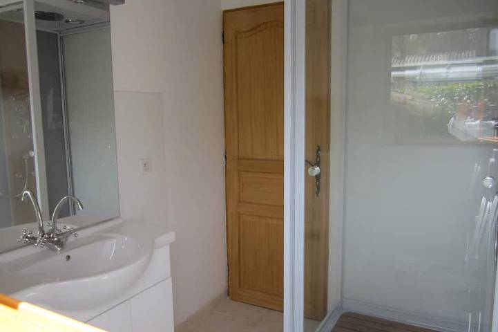 Location de vacances pour 4 personnes, avec jardin et piscine, animaux acceptés à Cornillon - 3