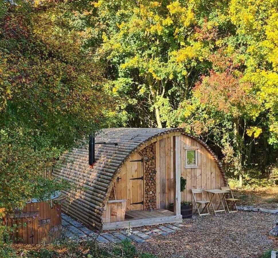 Fox Lodge at Heygates Lodging - with hot tub in Northamptonshire