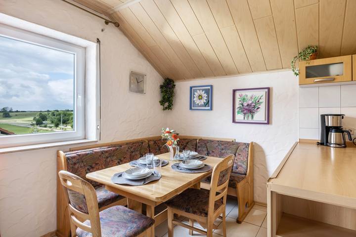Entire apartment, Apartment “Haus Fabio” with Private Terrace and Wi-Fi in Engstingen, Neckar-Alb