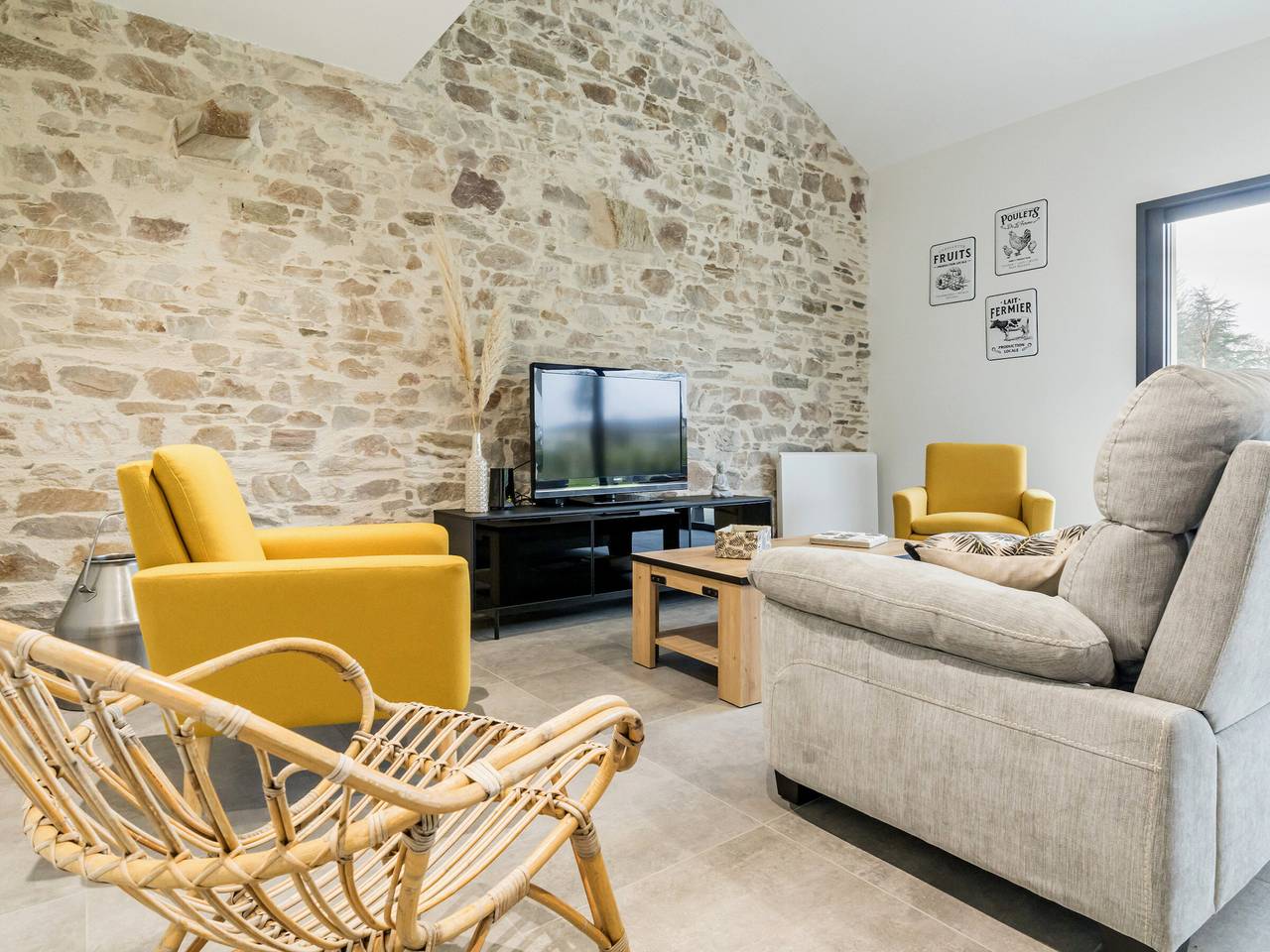 Rustic Charm: Renovated Barn near Nantes with Garden & Canal Access in Nort-sur-Erdre, Châteaubriant