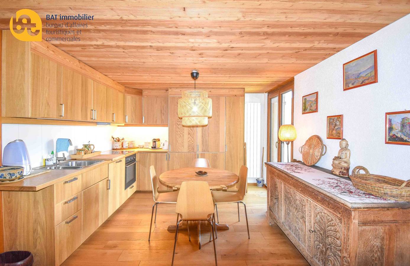 Apartamento entero, Moulinet n° 216, charming chalet with veranda and fireplace in Chalais (Suiza), Alpes del Valais