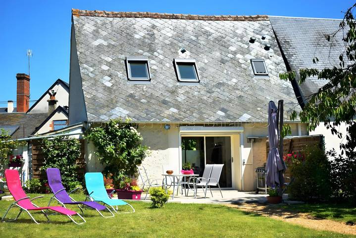 Cottage 'La Grange Soleil' with Private Terrace, Wi-Fi and Air Conditioning in Veigné, Tours Området
