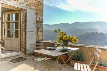 Gîte pour 2 personnes, avec terrasse à Ménerbes