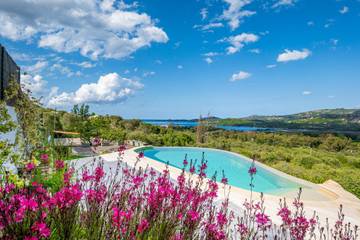 Location de vacances pour 6 personnes, avec vue ainsi que terrasse et balcon/terrasse à Cannigione