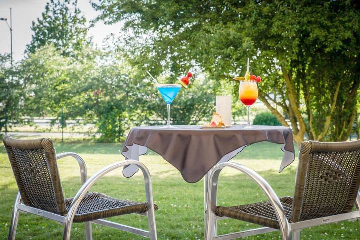 Hôtel pour 2 personnes, avec terrasse et jardin à Ambérieu-en-Bugey - 4