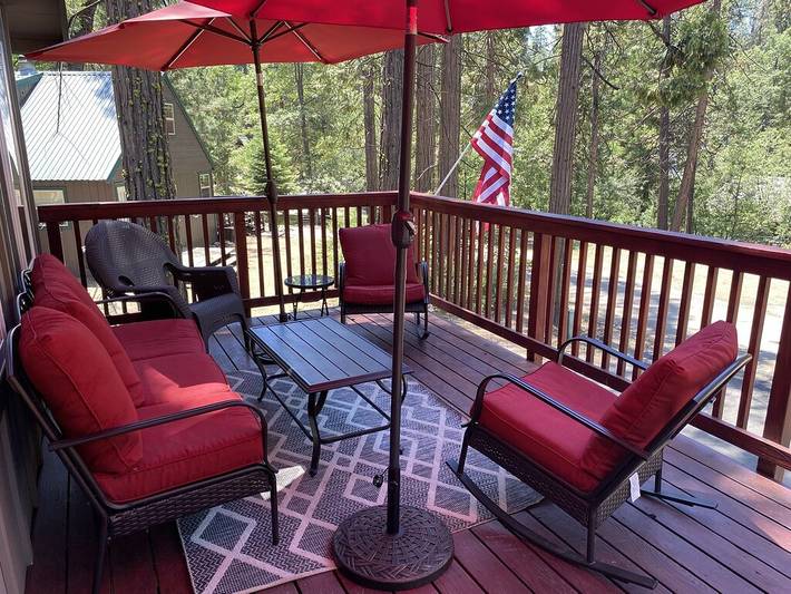 Log cabin for 8 people, with terrace and yard in Shaver Lake