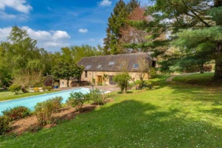 Location de vacances pour 4 personnes, avec piscine ainsi que vue et jardin, animaux acceptés à Vimoutiers - 2