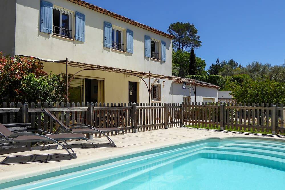 Quiet house with swim pool & children's playground - 15 km from Hyères & Toulon in Solliès-Toucas, Toulon region