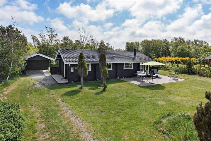 Ferieudlejning for 4 personer, med terrasse i Tversted