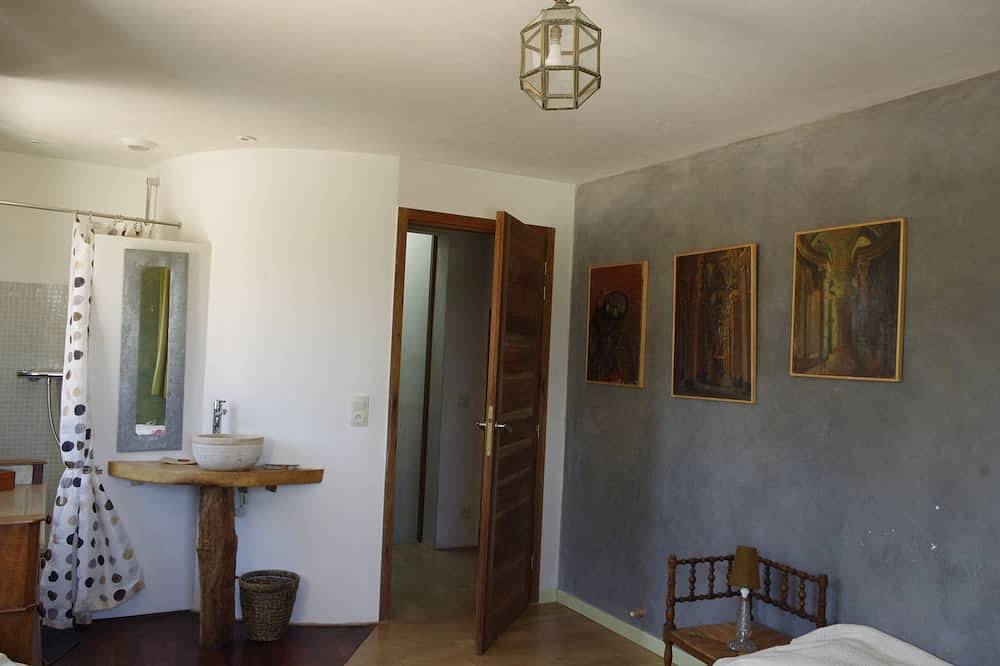Spacieuse maison d'architecte avec Piscine naturelle 15 m x 4 in Jouques, Région d'Aix-en-Provence
