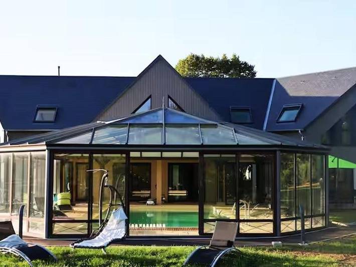 Location de vacances pour 8 personnes, avec Terrasse ainsi que Jardin et Piscine dans Soulitré