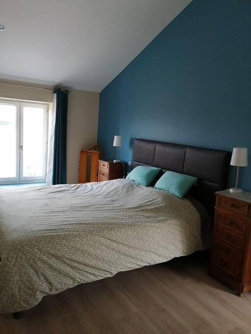 Location de vacances pour 8 personnes, avec jardin ainsi que terrasse et vue, animaux acceptés à Saint-Étienne-la-Varenne - 3