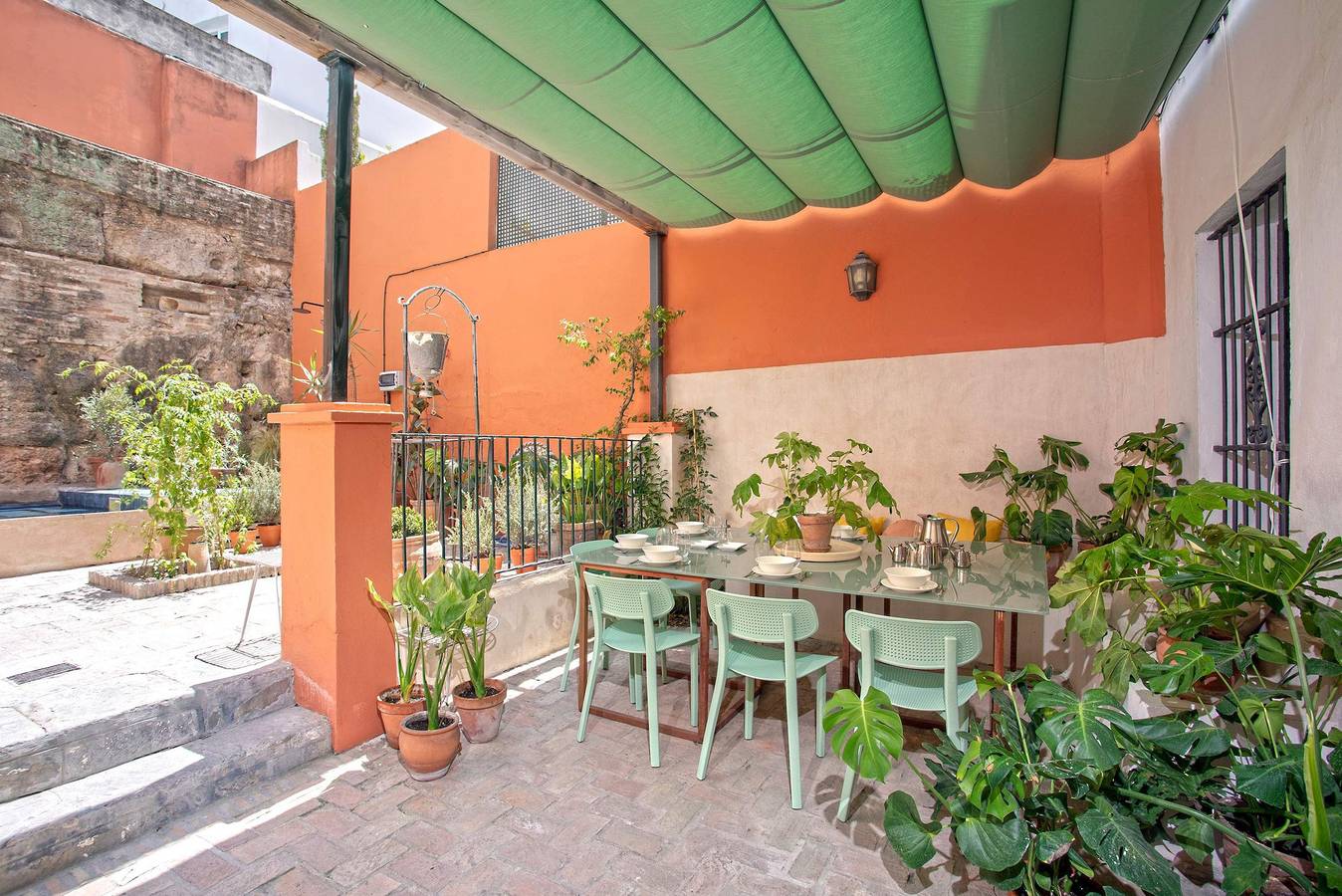 Unique Sevillian House with Pool. Casa Tintes in Casco Antiguo, Sevilla