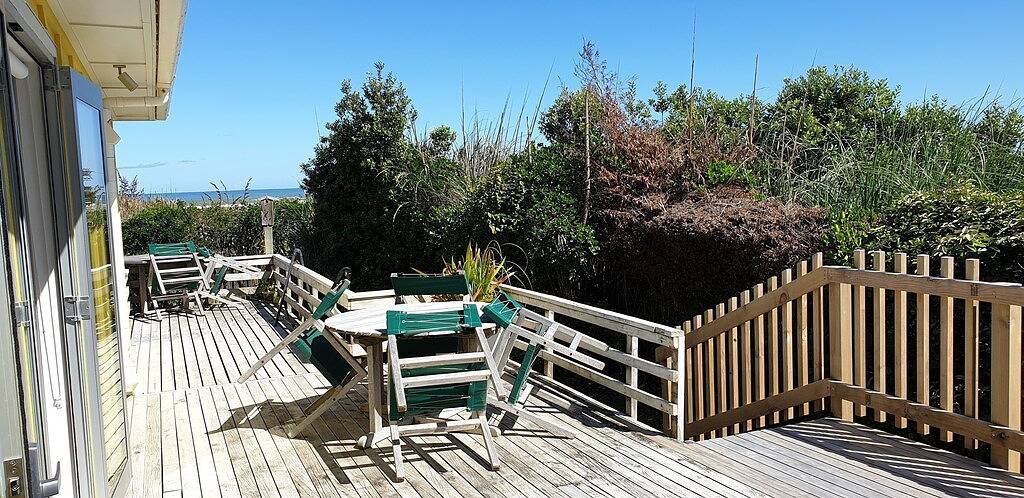 Sunny Bach am Strand mit viel Platz und viel zu tun in Kapiti Coast District