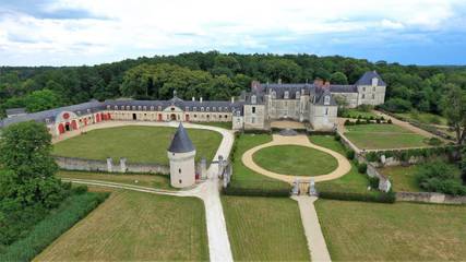 Chambre d’hôte pour 2 personnes, avec piscine ainsi que jardin et vue à Gizeux