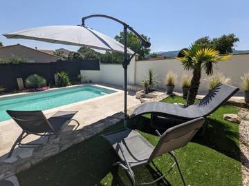 Gîte pour 2 personnes, avec piscine et terrasse dans le Vaucluse