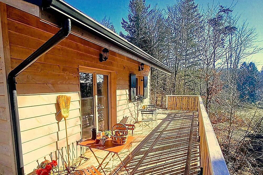Cosy self-catering cottage, near the center of Le Chambon-sur-Lignon, on the edge of a forest in Le Chambon-sur-Lignon, Massif Central