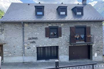 Gîte pour 8 personnes, avec balcon à Azet