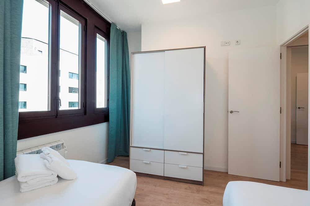 Entire apartment, Bebarceloner Pelayo Apartments - 2 bedrooms in Barcelona Centre, Barcelona