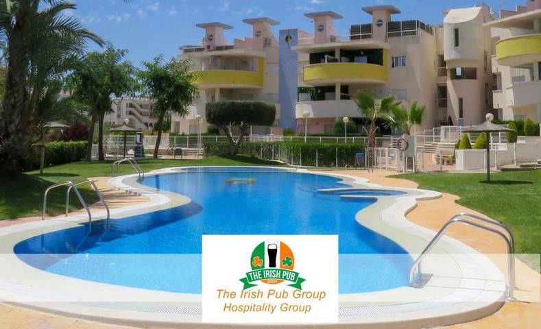 Apartamento de vacaciones para 4 personas, con jardín además de piscina y jacuzzi - 1