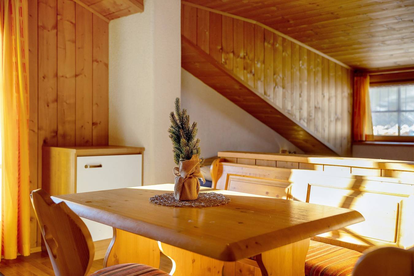 Entire studio, Studio Apartment 'Jelerhof Apt Talblick' with Mountain View, Shared Garden and Wi-Fi in Villgratener Berge, Gsies