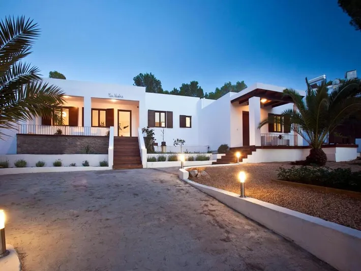 Ferienhaus für 12 Personen, mit Terrasse und Pool - 1