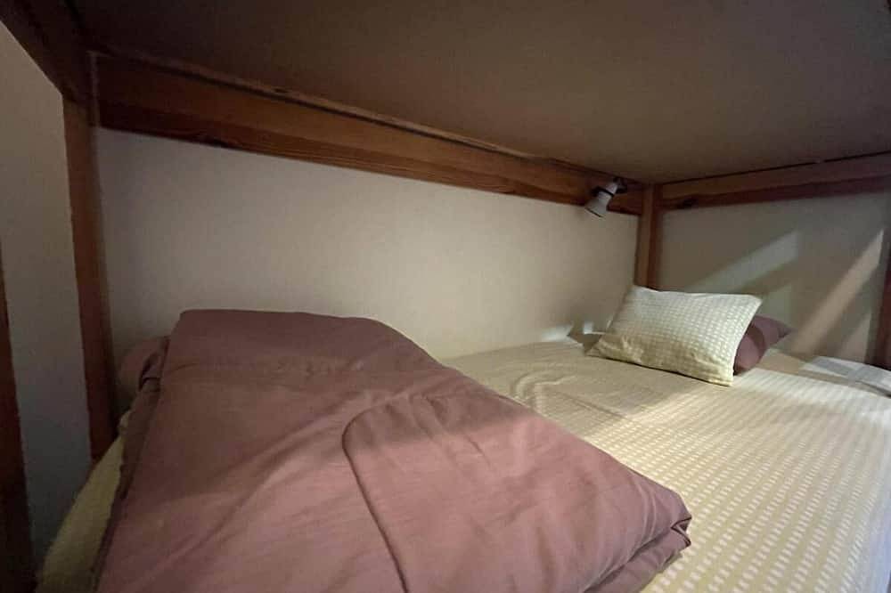 Entire apartment, 300m from resort center, 2nd floor, terrace, tv, 28m², Sauze - Super Sauze in Le Sauze, Enchastrayes