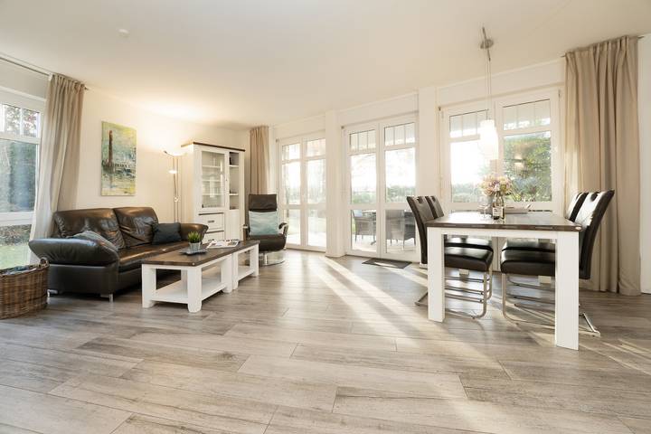 Ferienwohnung für 4 Personen, mit Terrasse und Garten in Neue Tiefe