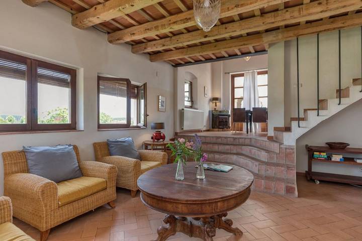Gîte pour 8 personnes, avec terrasse ainsi que jardin et piscine à Bordils - 3