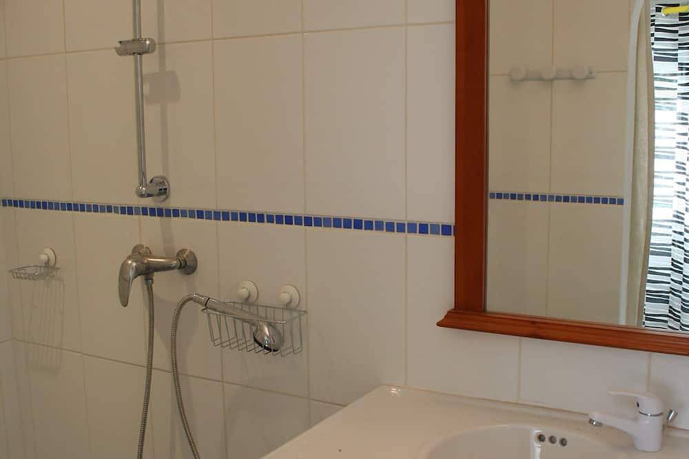 Air-Conditioned Cottage With Private Pool In The Heart Of Nature, Near Bandol Sanary Castellet in Évenos, Toulon region