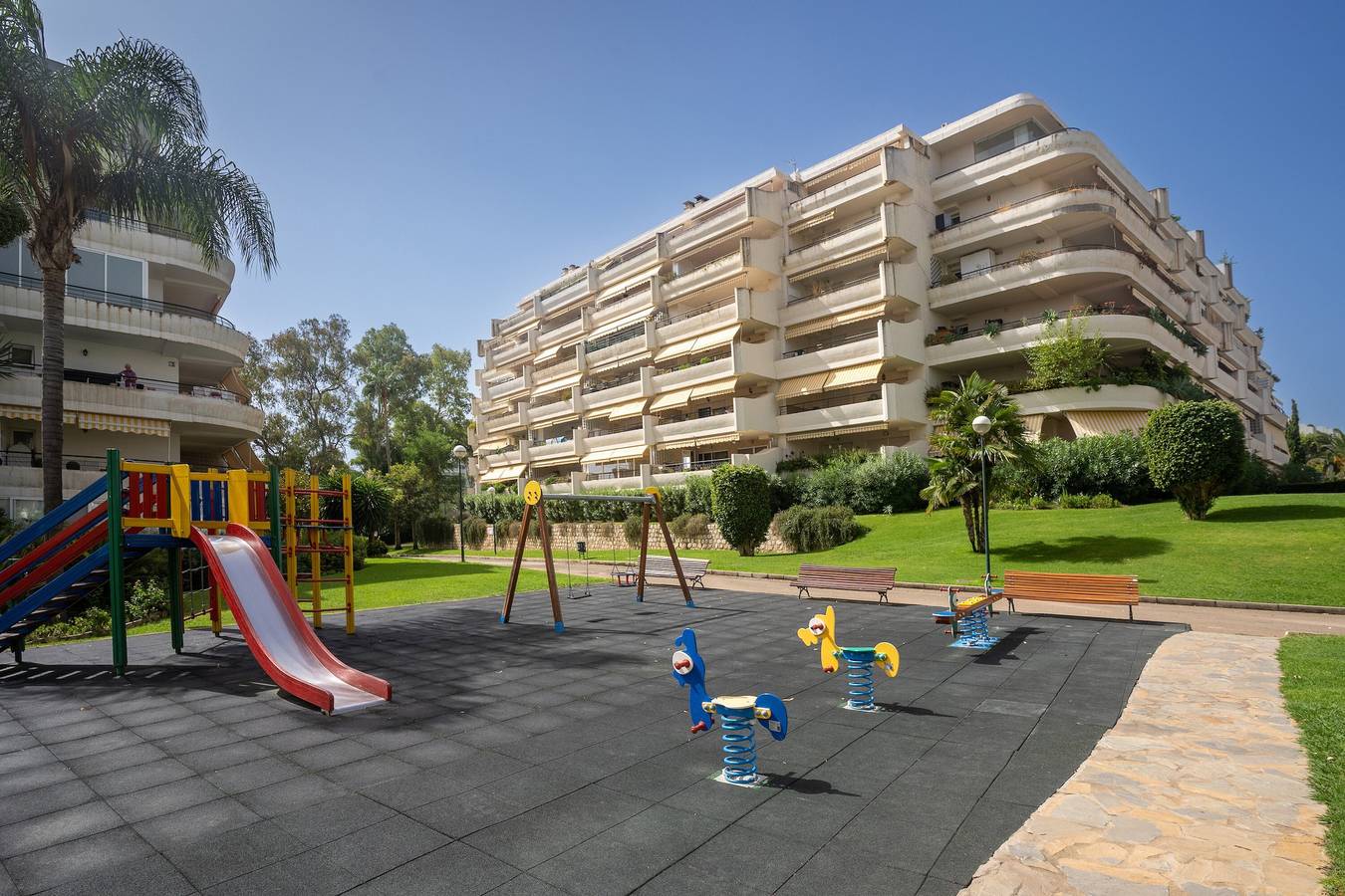 Ganze Wohnung, Ferienwohnung Guadalmina Alta mit Bergblick, Gemeinschaftspool und Wlan in San Pedro de Alcántara, Marbella