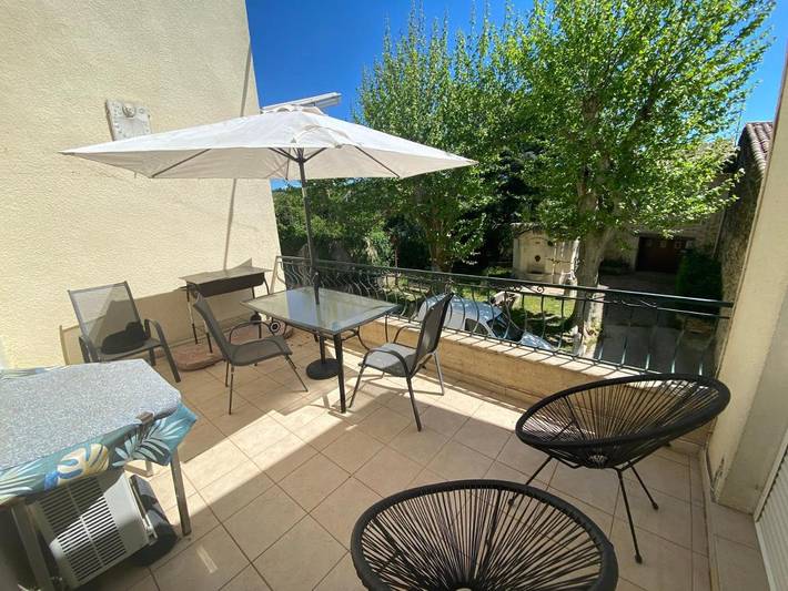 Gîte pour 2 personnes, avec Balcon ainsi que Terrasse et Vue à Plaissan