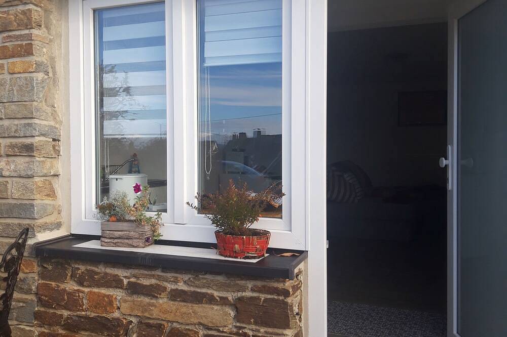 Ganze Wohnung, Ferienwohnung - Zentral gelegen, eigener Parkplatz, Einkaufsmöglichkeiten, in Bernsbach, Lauter-Bernsbach