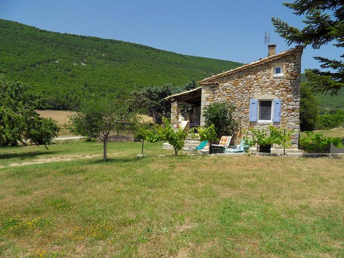 Gîte pour 4 personnes, avec Terrasse et Jardin à Banon