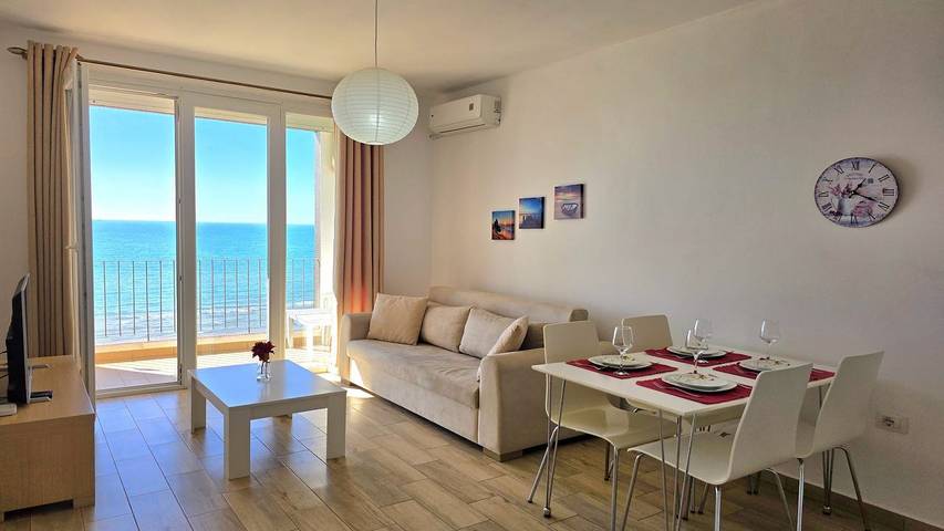 Vacation apartment for 4 people, with balcony in Albania
